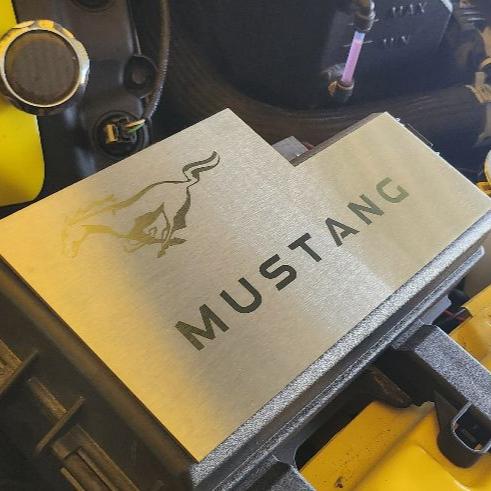 Mustang (2015-23) Mustang Logo Fuse Box Vanity Plate