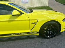 Load image into Gallery viewer, Mustang (15-23) GT350 Style Fender Scoops

